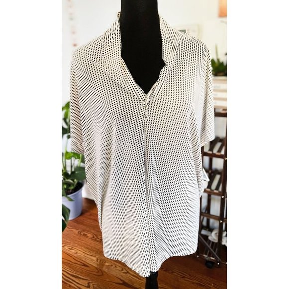 H&M Tops - H&M V-Neck High Collared Short Sleeve Shirt Flowy Sophisticated and Casual